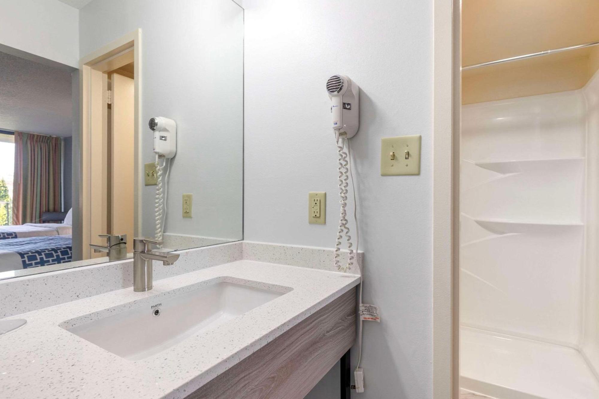 Suburban Studios Tysons Corner Віенна Екстер'єр фото