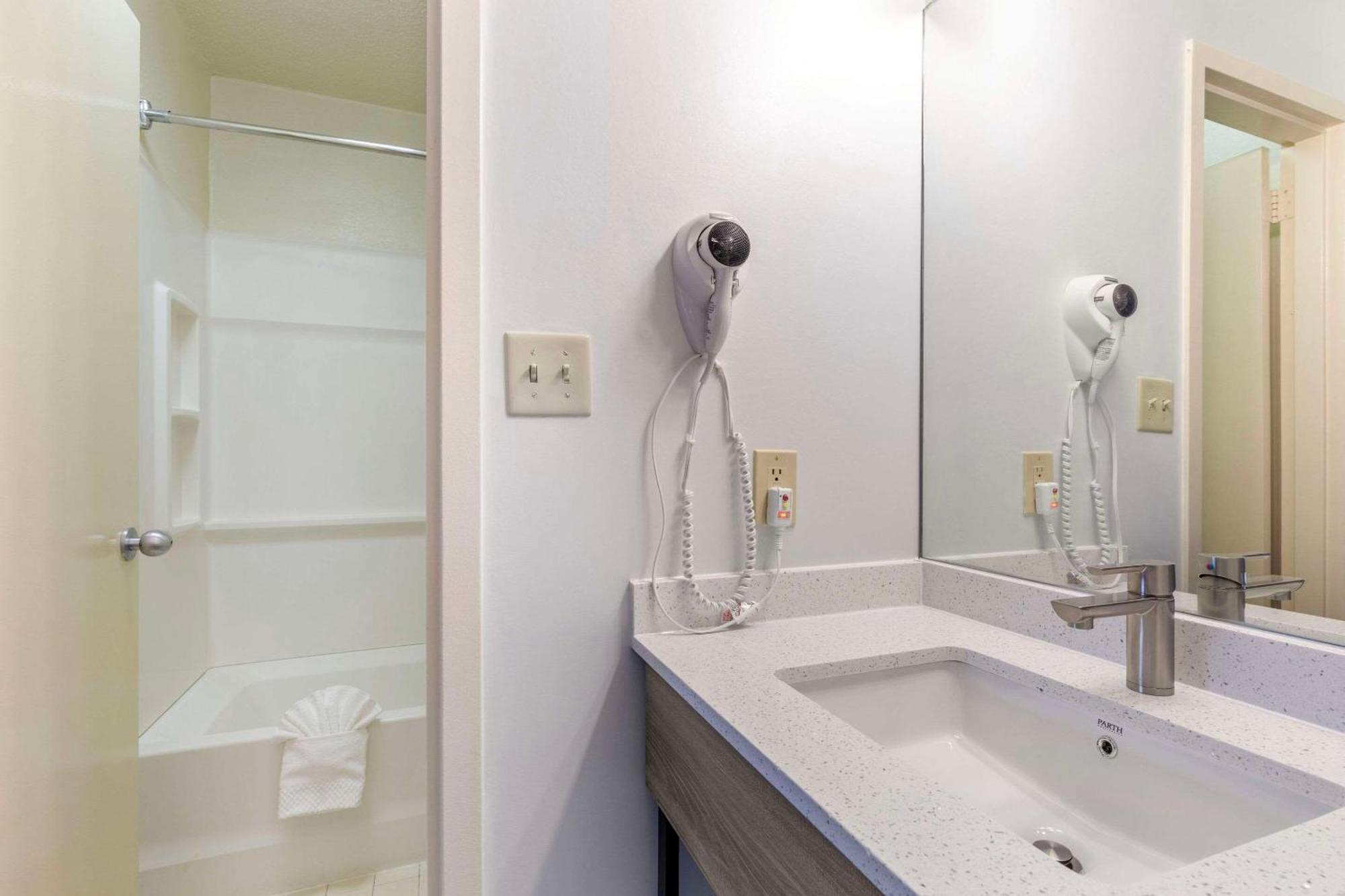 Suburban Studios Tysons Corner Віенна Екстер'єр фото