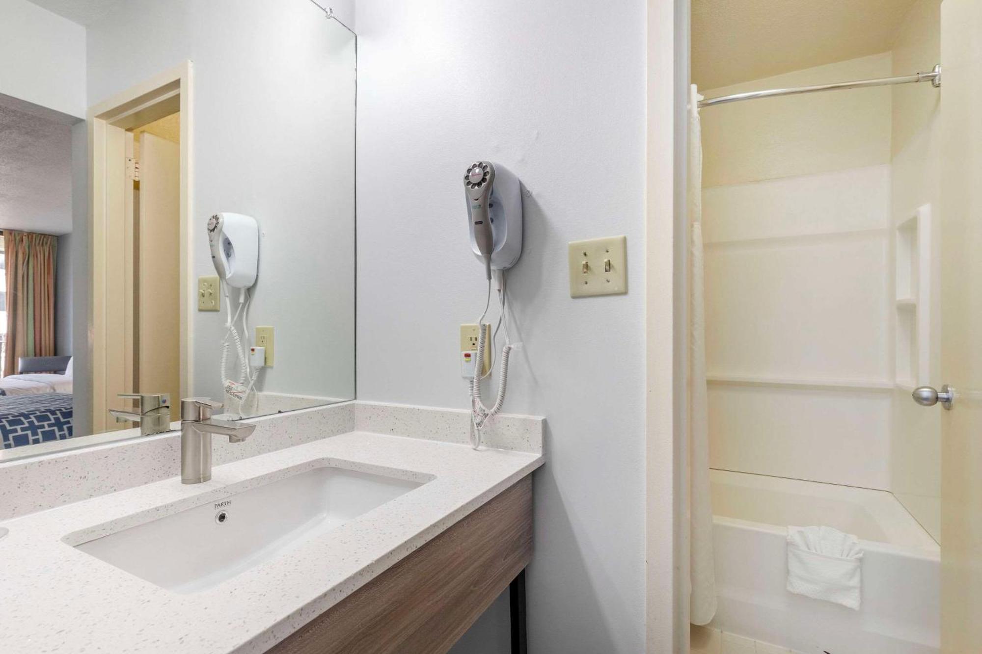Suburban Studios Tysons Corner Віенна Екстер'єр фото